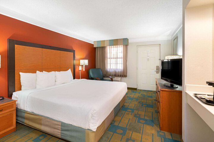 Room 31 of 40