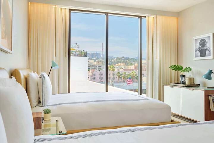 Room 10 of 51