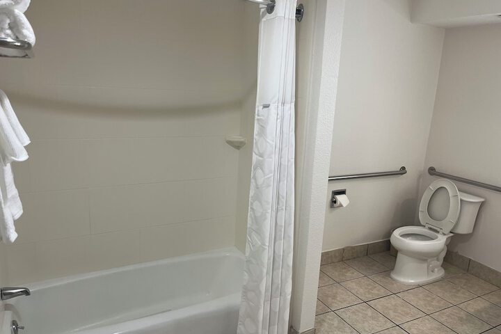 Howard Johnson by Wyndham Malden Boston Area