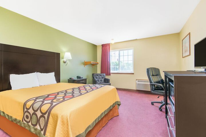 Room 13 of 18