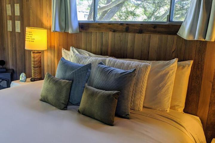 The Andiron Seaside Inn & Cabins
