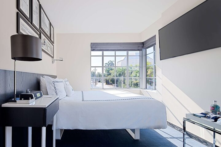 Room 16 of 42