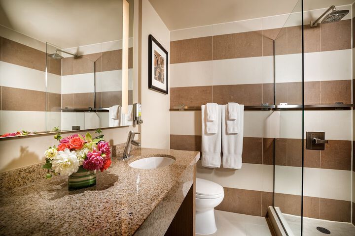 Staypineapple Hotel Rose, Downtown Portland