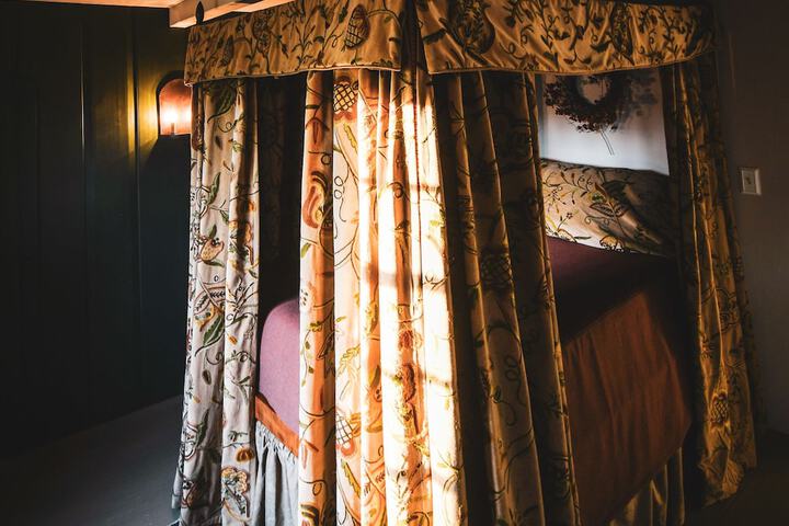 Room 14 of 33
