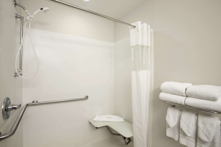 Room 15 of 23