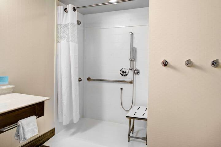 Room 9 of 38