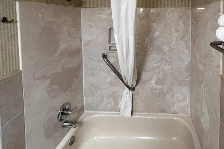 Quality Inn & Suites Grants - I-40