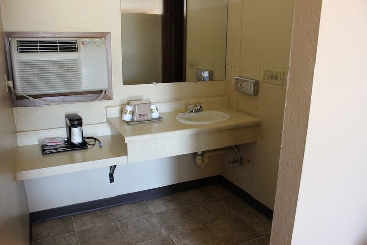 Room 9 of 10