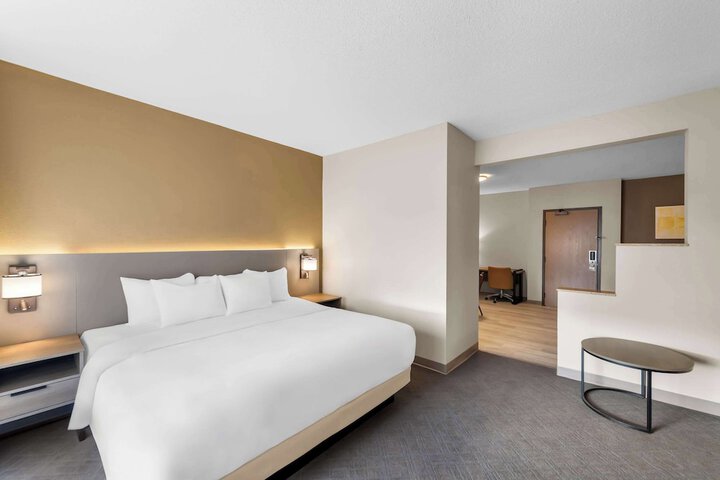Room 17 of 28