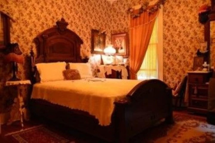 Room 66 of 108