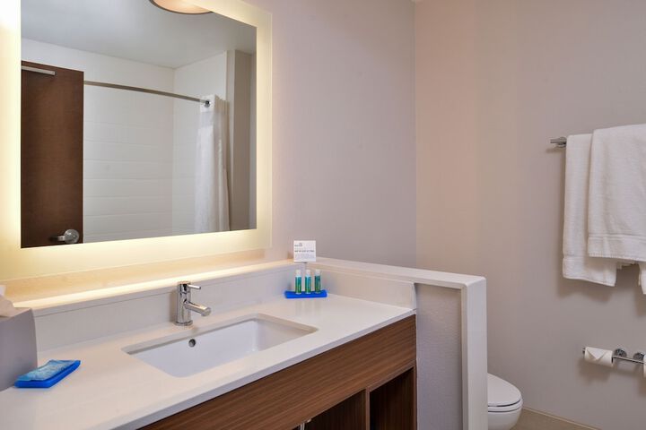 Holiday Inn Express & Suites Van Horn by IHG