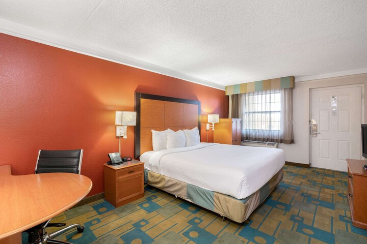 Room 10 of 40