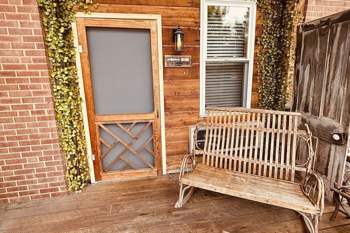 The Iris Garden Downtown Cottages and Suites