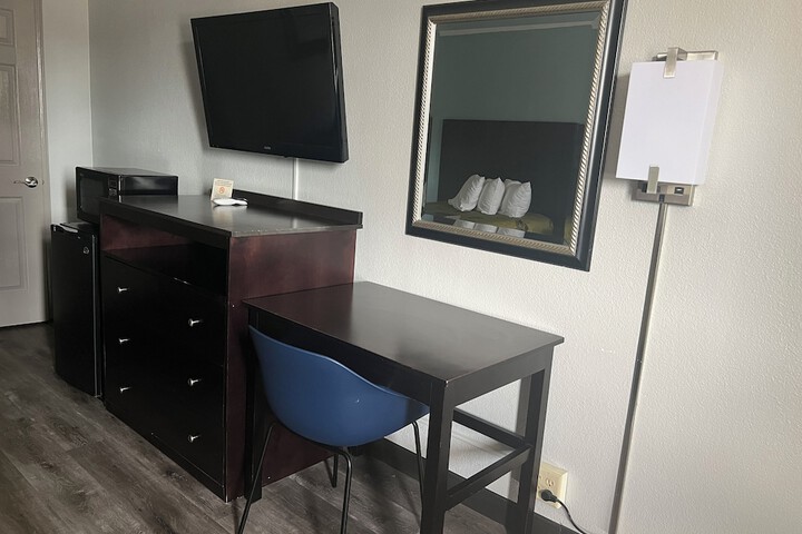 Room 13 of 28