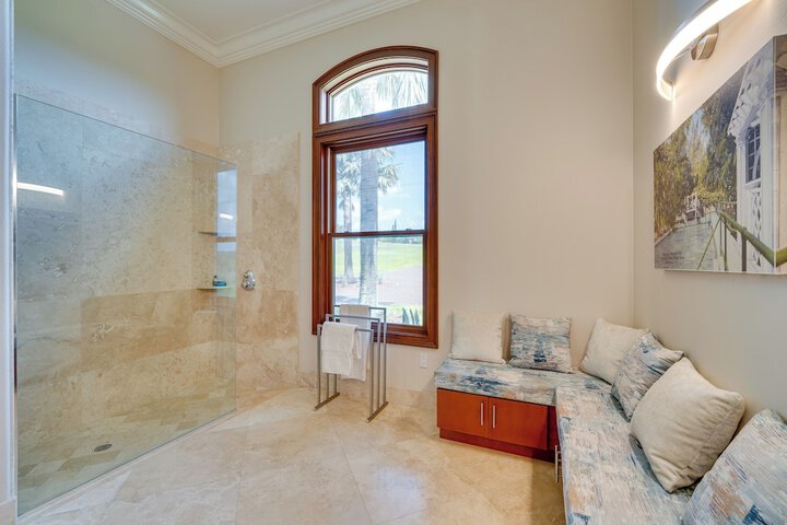 Groveland Home w / Pool: Luxurious Lakefront Oasis!