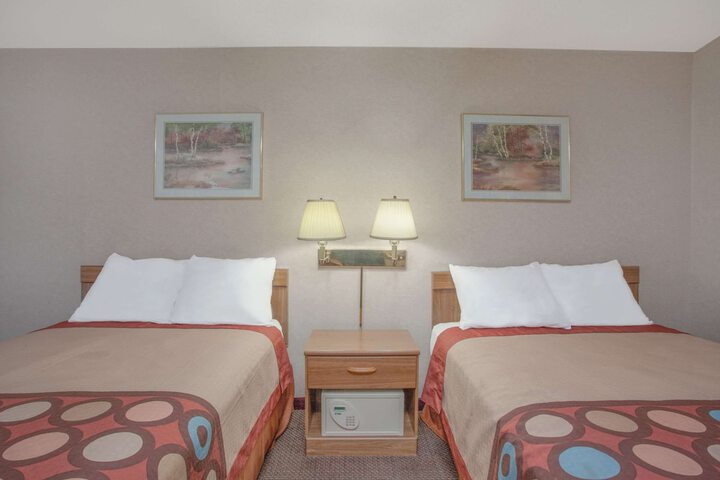 Room 12 of 19