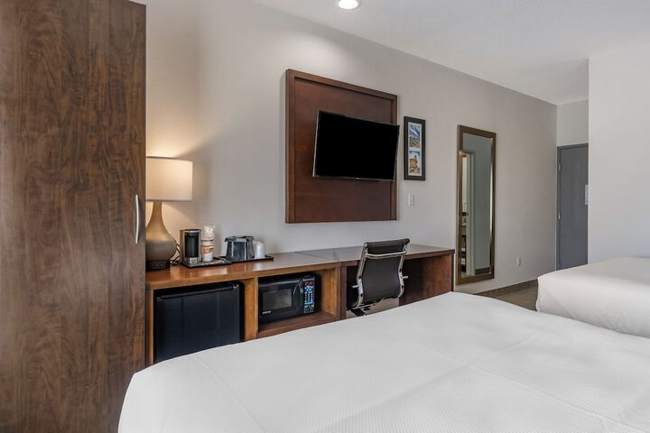Room 11 of 32