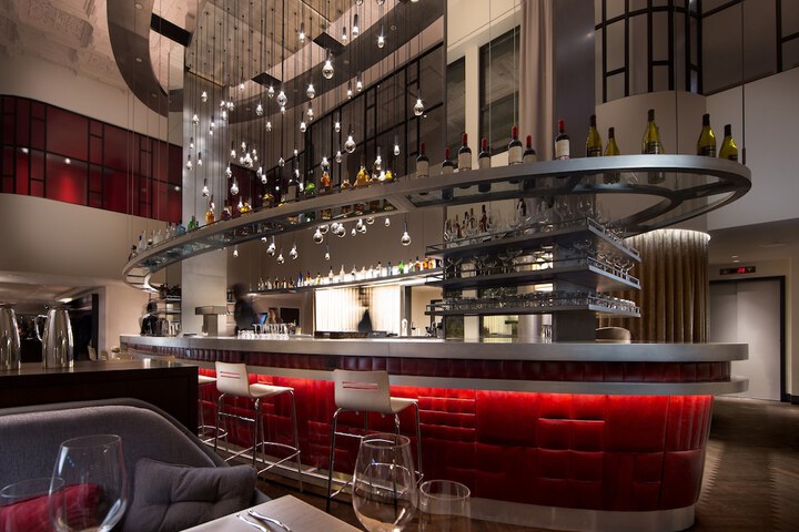 Lounge 51 of 64