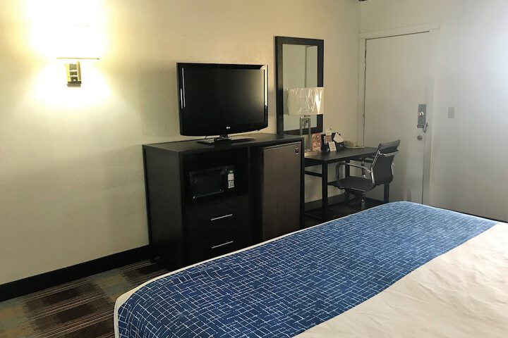 Room 14 of 18