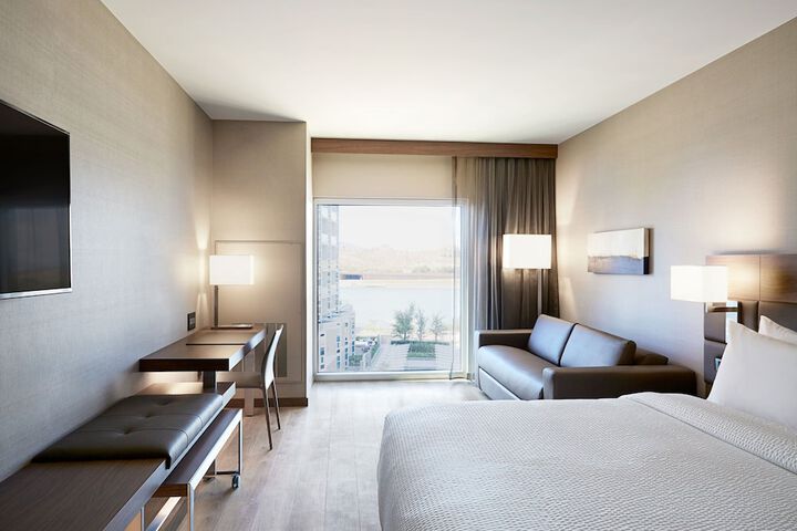 AC Hotel Phoenix Tempe / Downtown