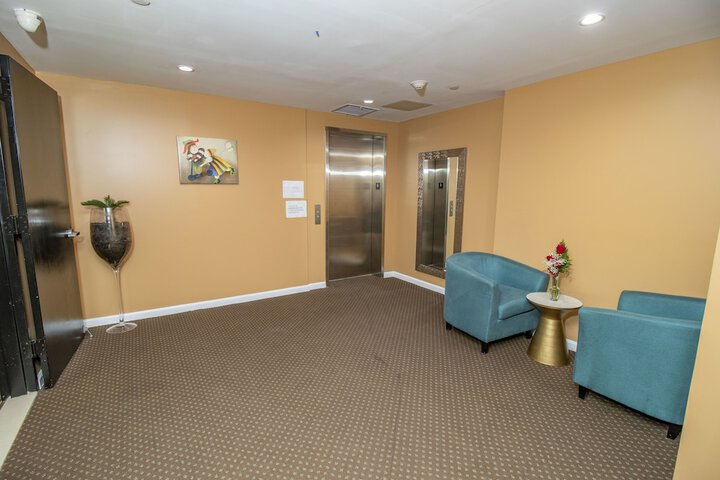 Lounge 47 of 56
