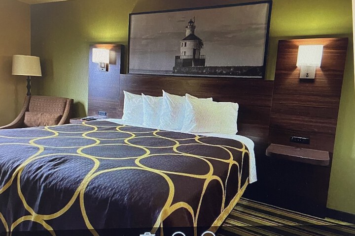 Super 8 by Wyndham Superior WI