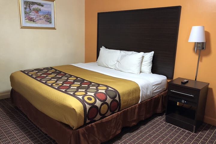 Room 32 of 39