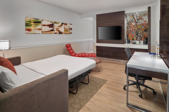 Delta Hotels by Marriott Edmonton Centre Suites