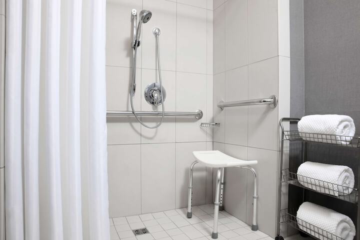 DoubleTree by Hilton West Fargo Sanford Medical Center Area