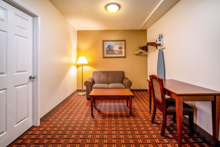 Room 9 of 25