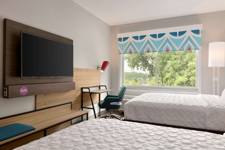 Room 25 of 40