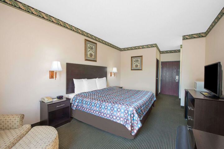 Room 6 of 15