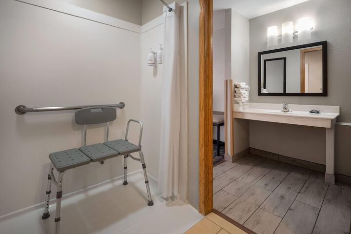 Baymont by Wyndham Waukesha