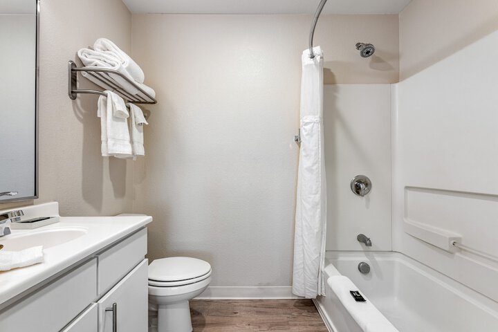 Room 11 of 25