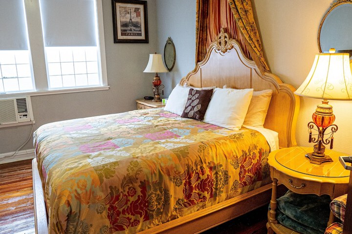 Room 104 of 271