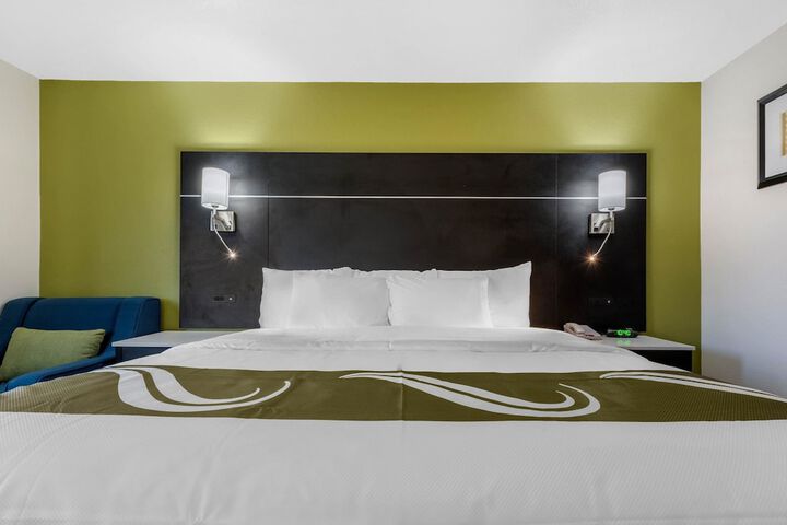Room 11 of 28