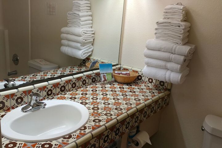 Room 33 of 72