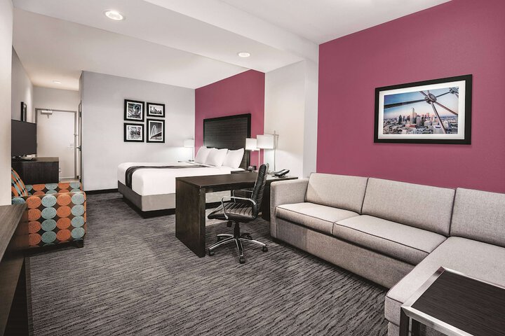 La Quinta Inn & Suites by Wyndham Dallas Grand Prairie North