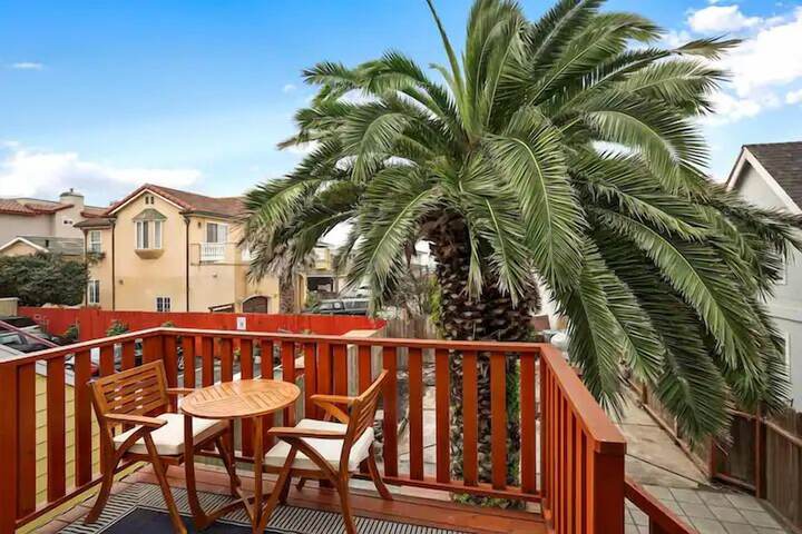 Coastal Palm Tree 2BR Retreat Ocean View