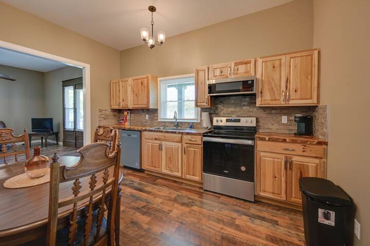 Hopkinsville Home: Walk to Downtown!