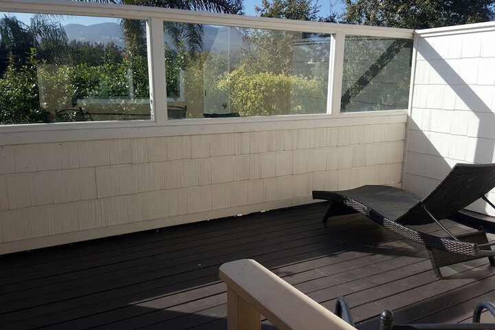 Malibu Country Inn