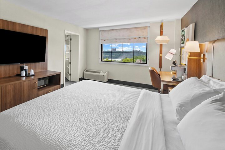 Holiday Inn Niagara Falls State Park Entry by IHG