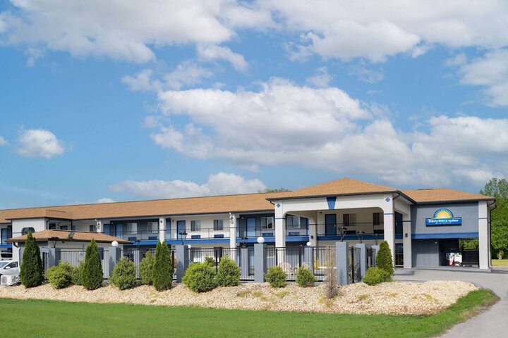 Days Inn by Wyndham Hamilton