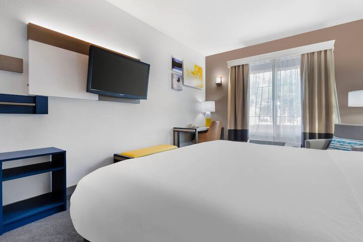 Comfort Inn & Suites Sacramento - University Area