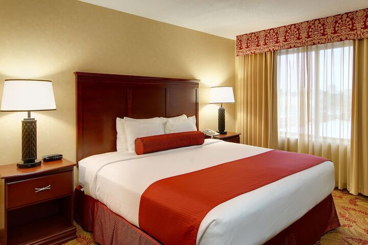 The Grand Hotel - Salem