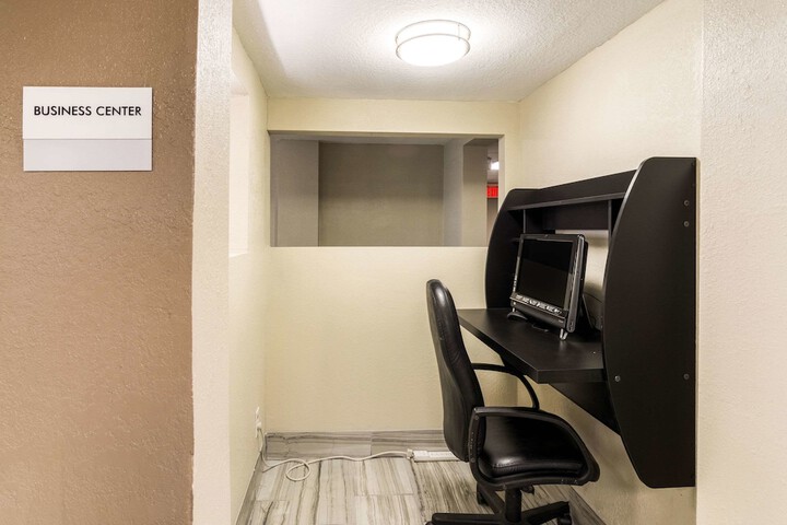 Business Center 28 of 29