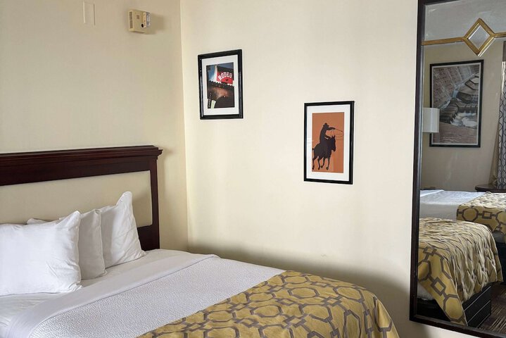 Room 9 of 29