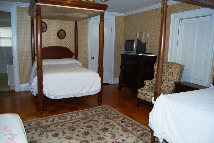 Room 27 of 47
