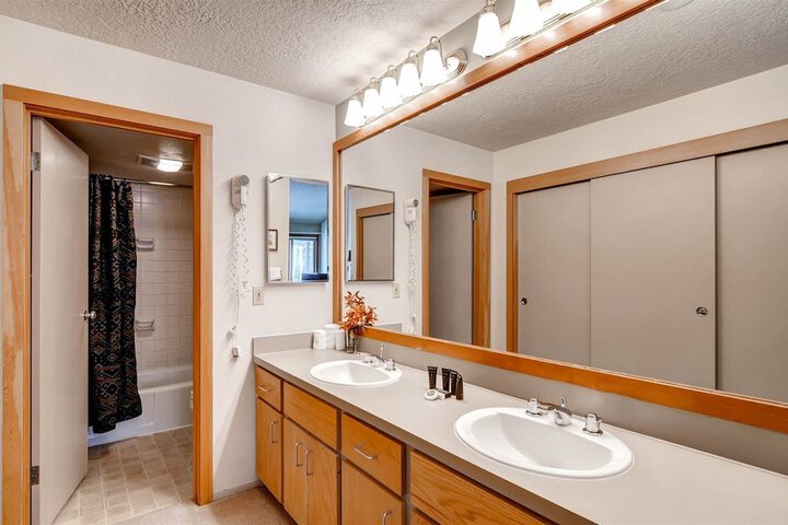 Lakeside Village 4 Bedroom Condo