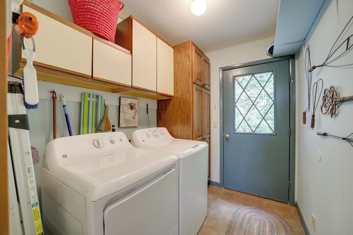 Robbinsville Vacation Rental w / Covered Balcony